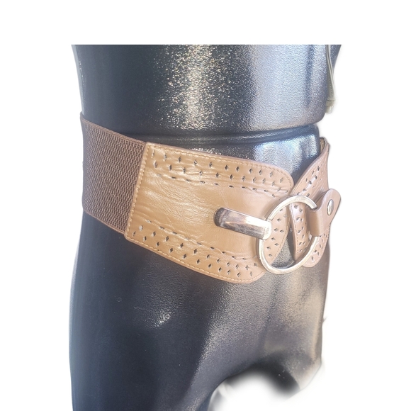 Tan Statement Belt with Ring Detail - Picture 2 of 3